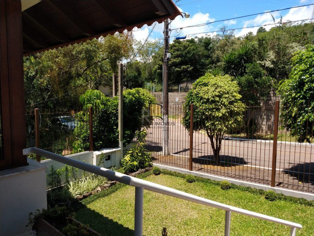 Casa Condominio para Venda - 308m², 5 dormitórios, sendo 1 suites, 3 vagas - Nonoai
