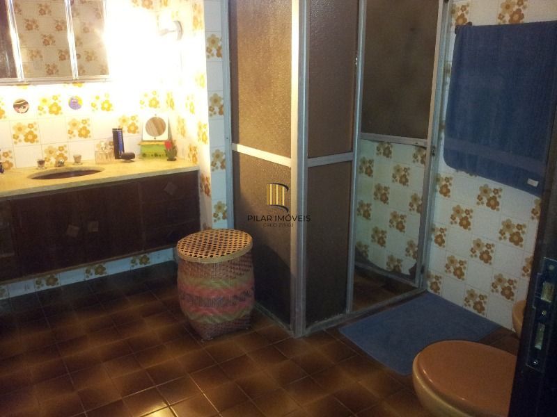 Casa para Venda - 400m², 3 dormitórios, sendo 1 suites, 2 vagas - Cristal