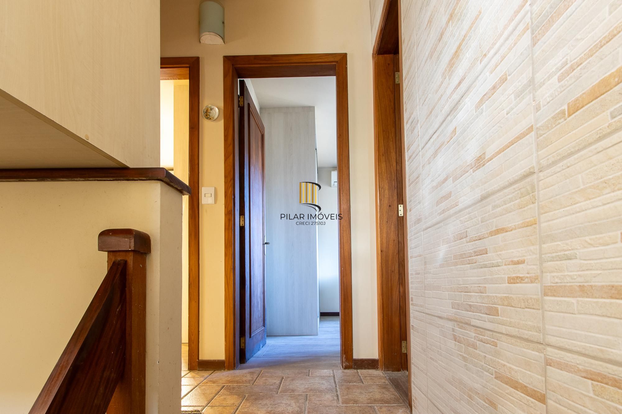 Casa 3 dormitórios, 1 suíte, 2 vagas - Bairro Camaquã
