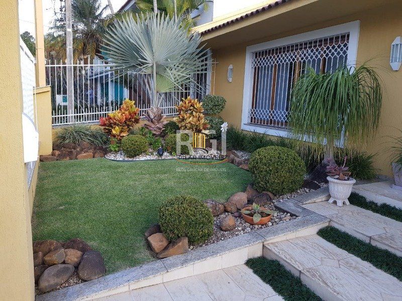 Casa para Venda - 300m², 3 dormitórios, sendo 1 suites, 4 vagas - Ipanema