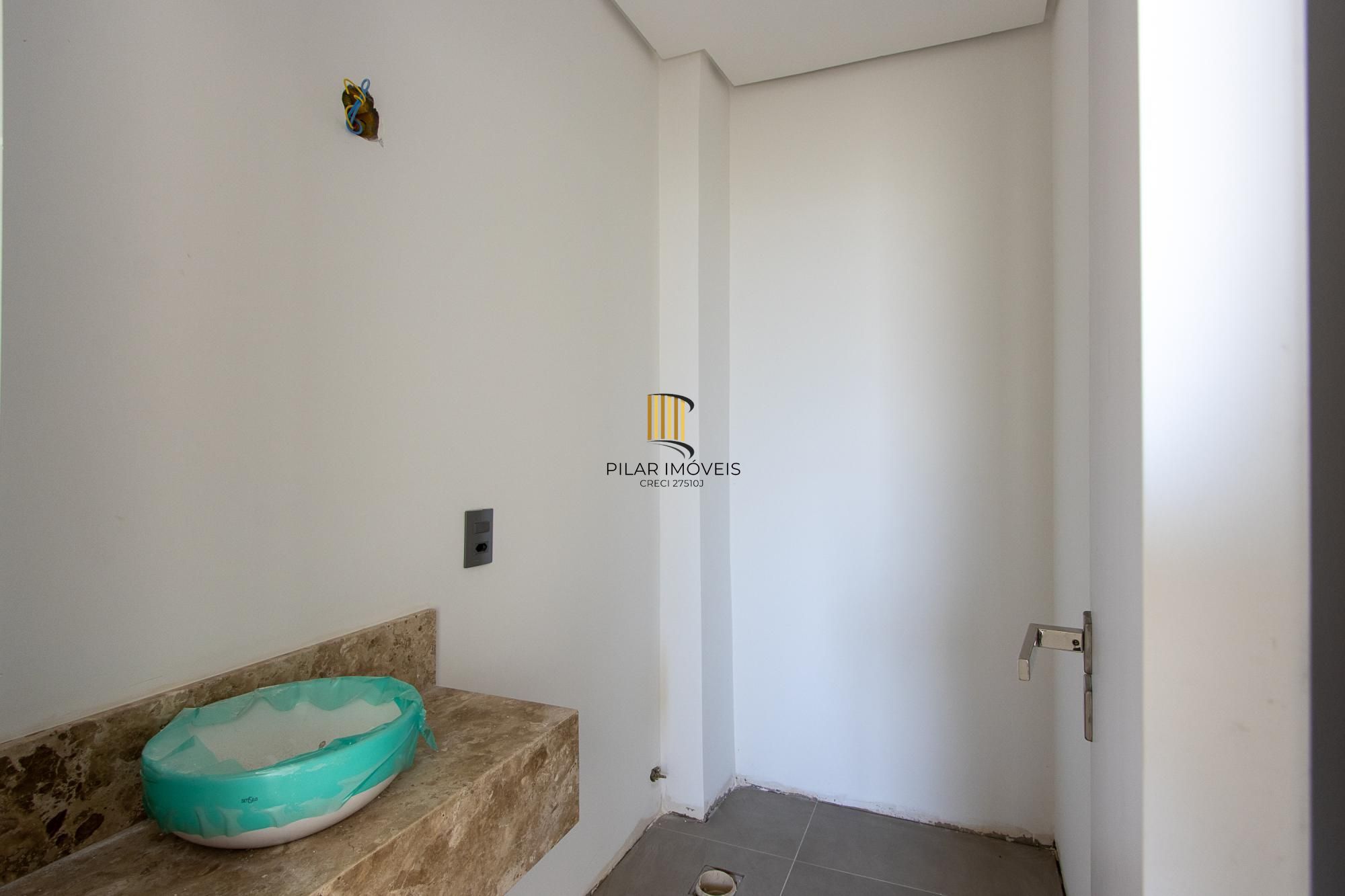 Casa em condomínio com conforto e exclusividade no bairro Tristeza