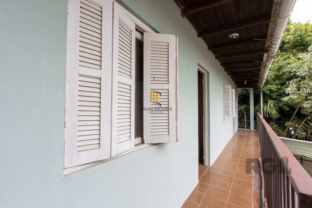 Casa 5 dormitórios no bairro Ipanema