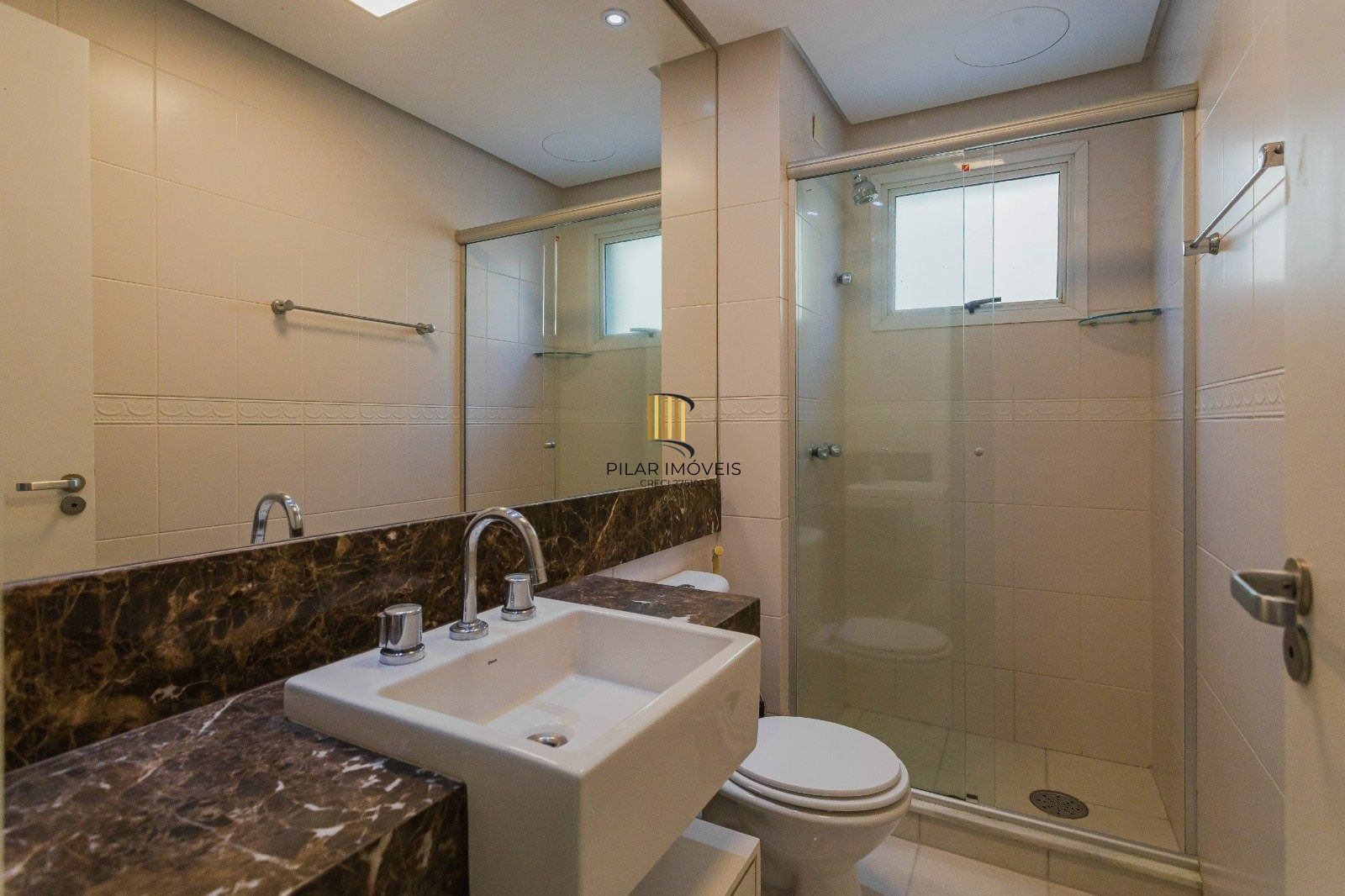 Apartamento 100% Reformado com 3 Dormitórios e Churrasqueira