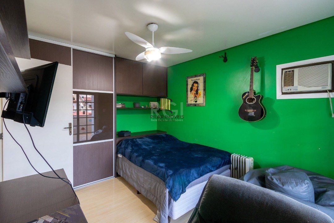 Casa Condominio para Venda - 300m², 4 dormitórios, sendo 2 suites, 2 vagas - Ipanema