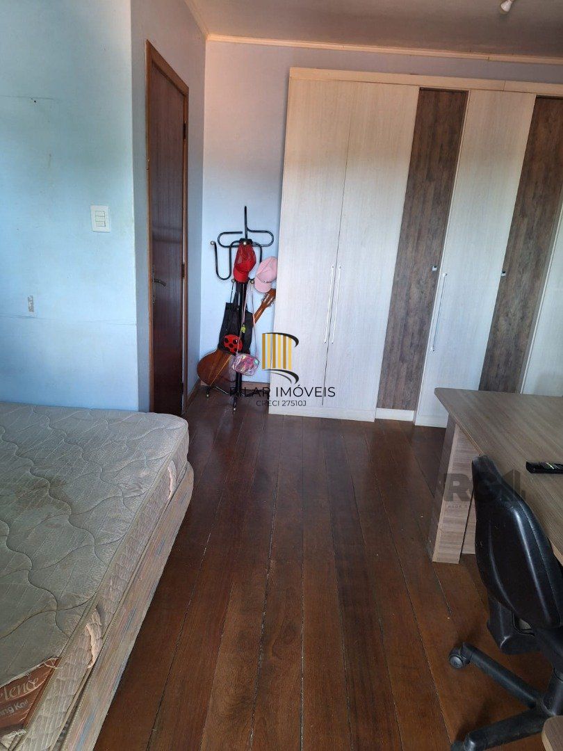 Casa 3 dormitórios no bairro Jardim Algarve
