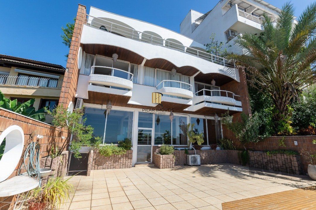 Casa 4 dormitórios no bairro Vila Assunção