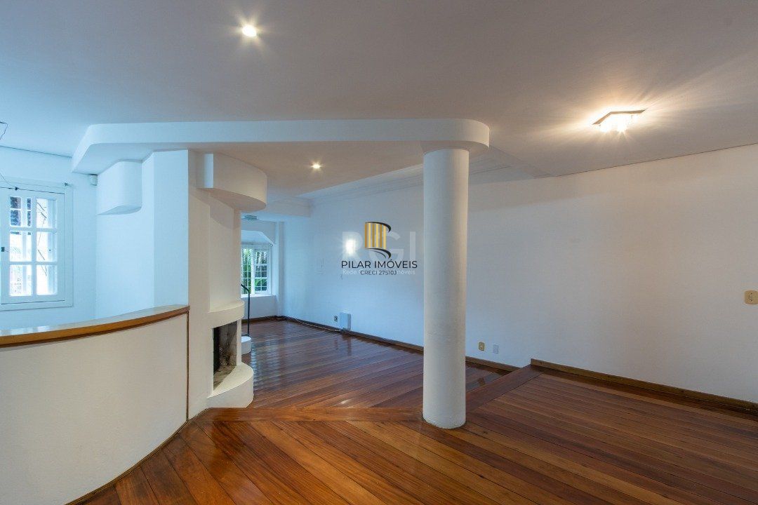 Sobrado com 300m² à venda, 3 quartos, 1 suite, 2 vagas - Bairro Espírito Santo