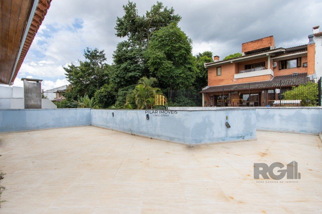Casa 4 dormitórios no bairro Nonoai
