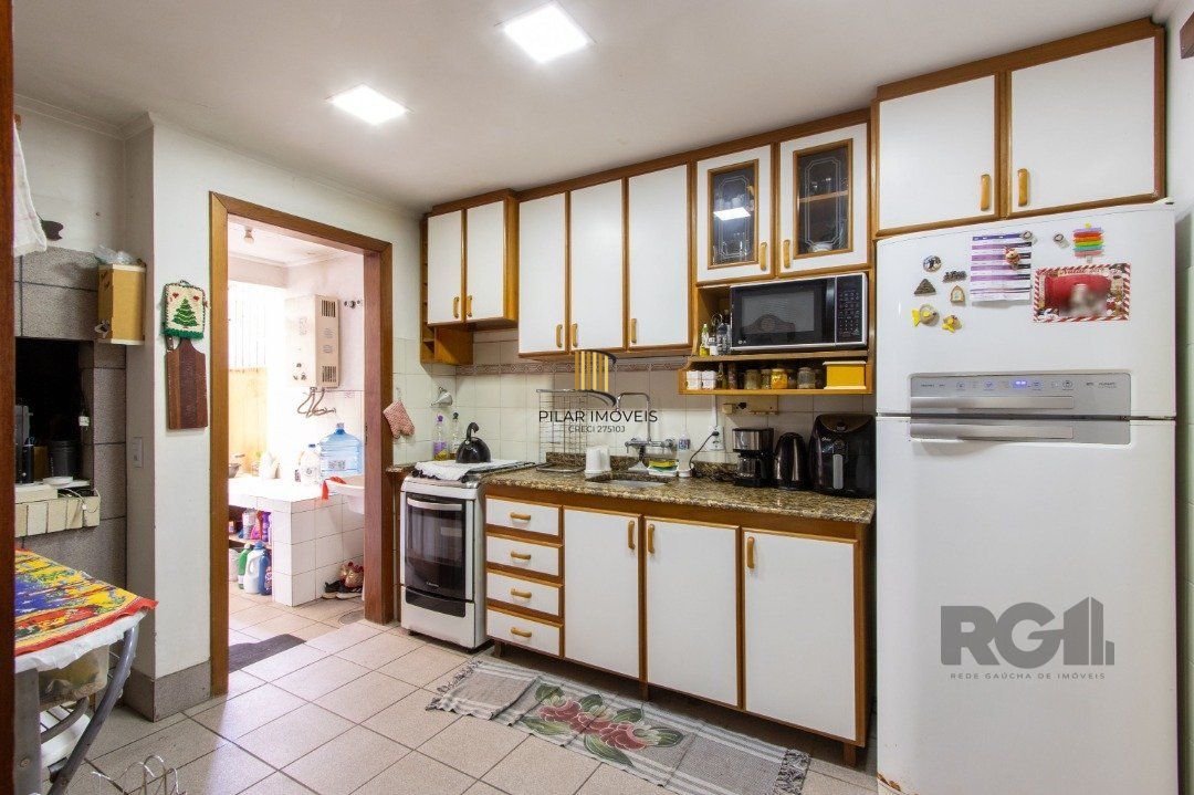 Casa de 3 dormitórios à venda na Tristeza - Zona sul de Poa.