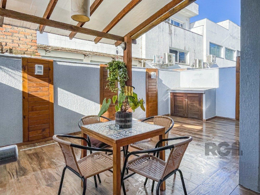 Casa de Condomínio 4 dormitórios no bairro Hípica