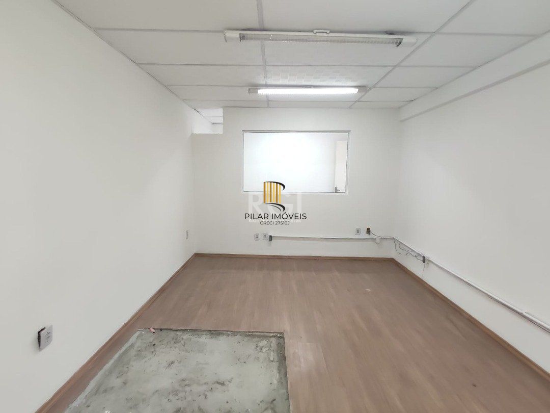 Conjunto/Sala para Venda - 60m², 0 dormitórios, Cohab C
