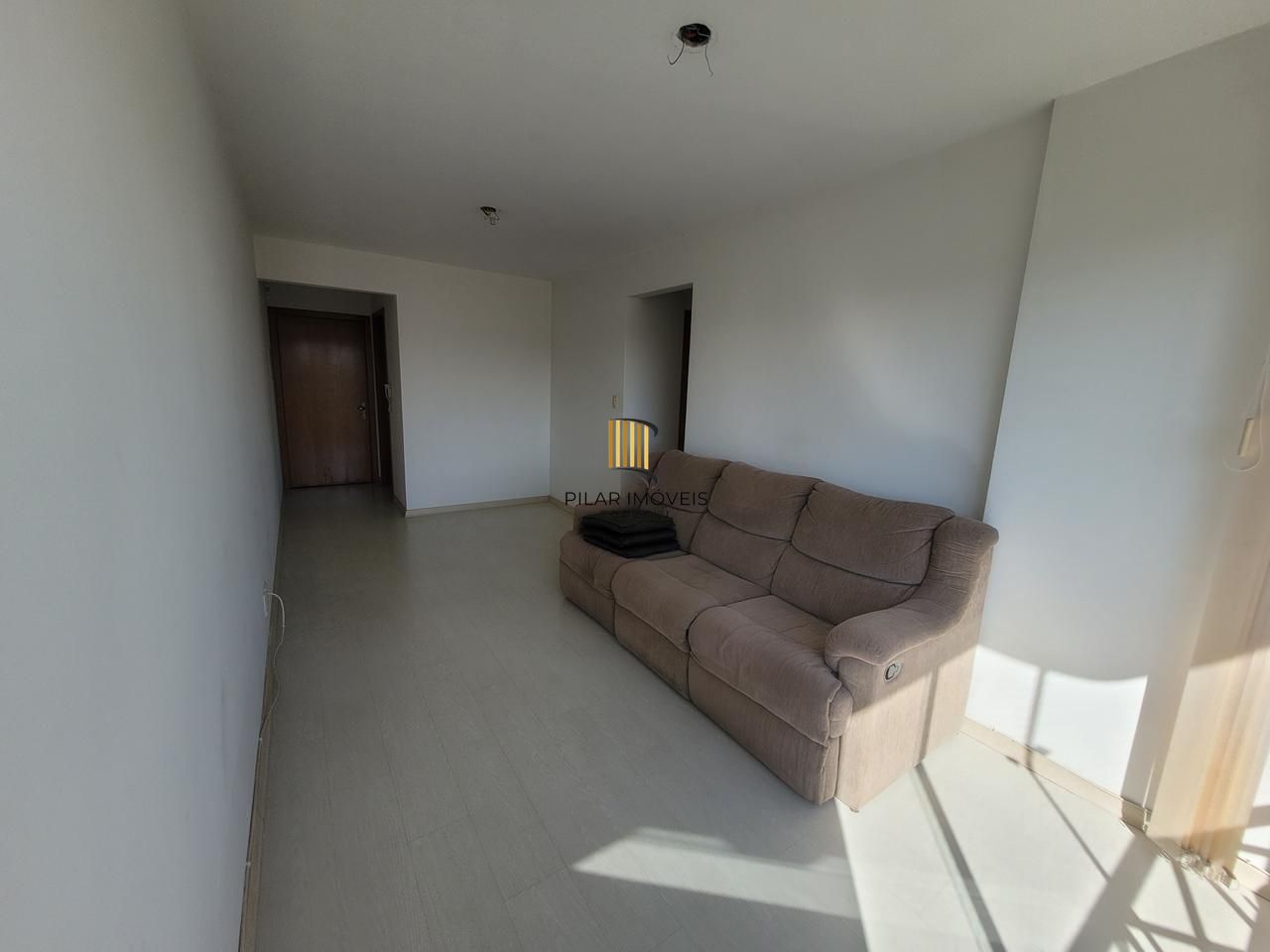 APARTAMENTO COM 2 DORMITORIOS,  1 VAGA COBERTA E ELEVADOR.