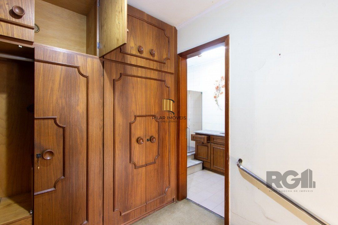 Casa para Venda - 72.6m², 4 dormitórios, sendo 1 suites, 6 vagas - Camaquã