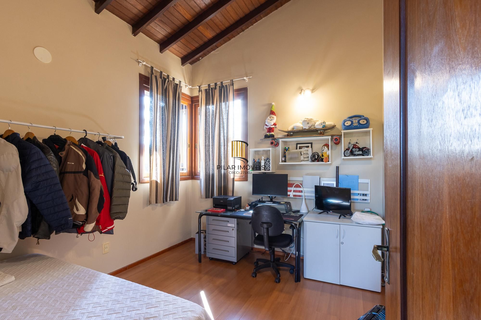 Casa em condomínio á venda com 6 dormitórios em Porto Alegre