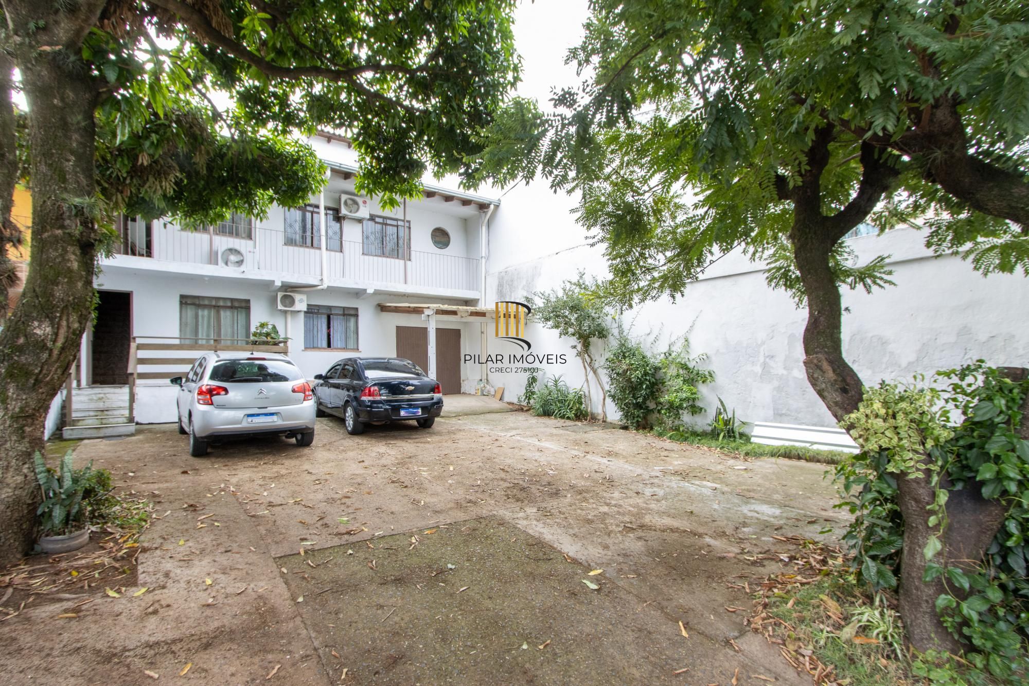 Casa ampla de 2 pavimentos com 4 dormitórios, 1 suite e 4 vagas no bairro Santa Tereza! - Pilar Imóveis