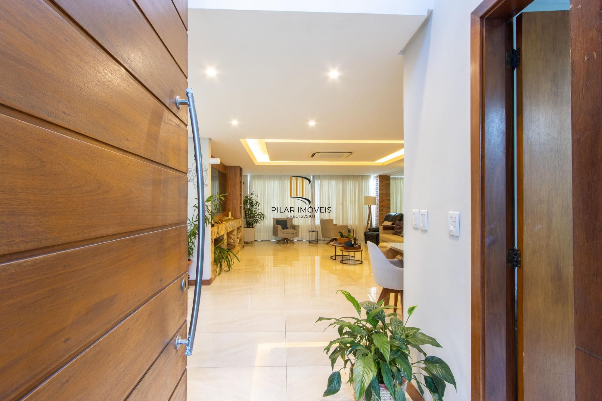 Casa 4 dormitórios com elevador