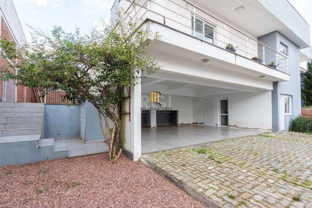 Casa para Venda - 377m², 4 dormitórios, sendo 3 suites, 3 vagas - Guarujá