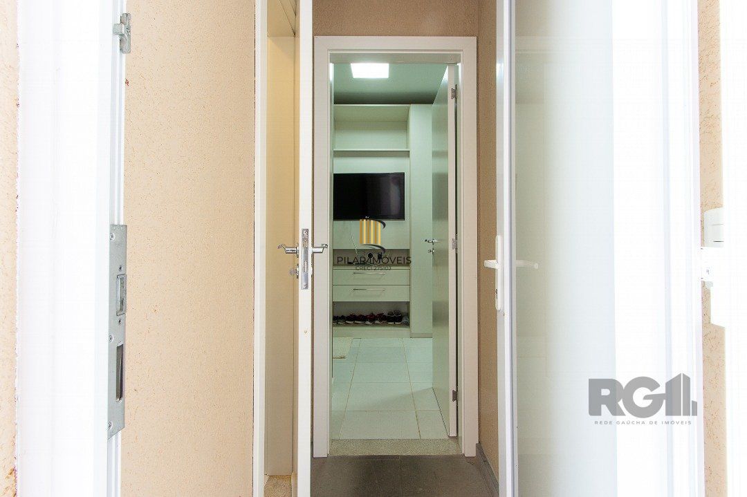 Casa no Condomínio Las Rocas, vista para o Guaíba, com 5 suítes