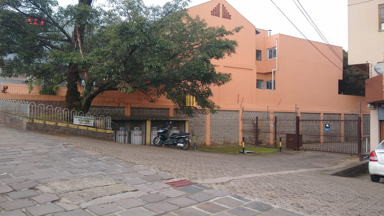 Excelente casa comercial no bairro Glória!