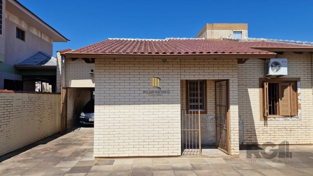 Casa 2 dormitórios no bairro Guarujá
