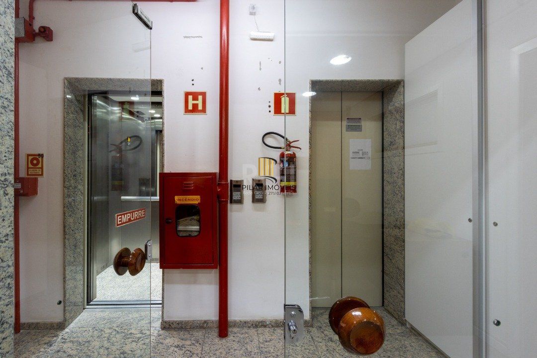 Sala em andar inteiro com 141,77 m2 privativos