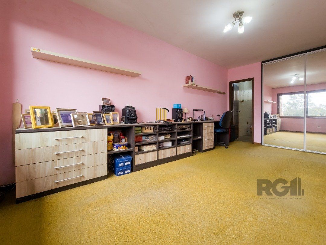Casa 4 dormitórios no bairro Teresópolis