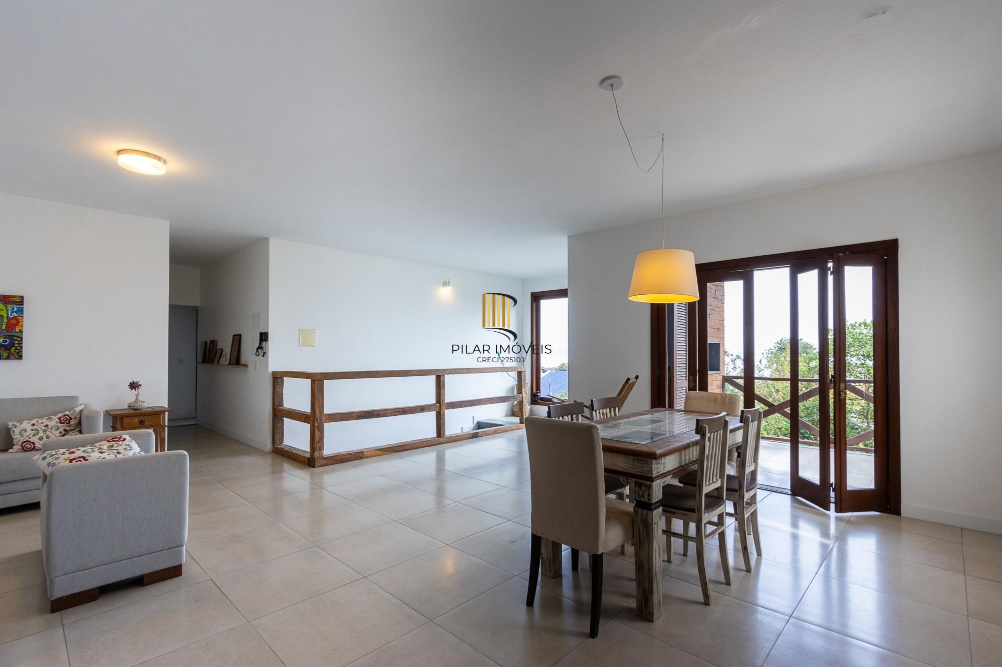 Casa com 6 quartos à venda  bairro Espírito Santo, Porto Alegre.