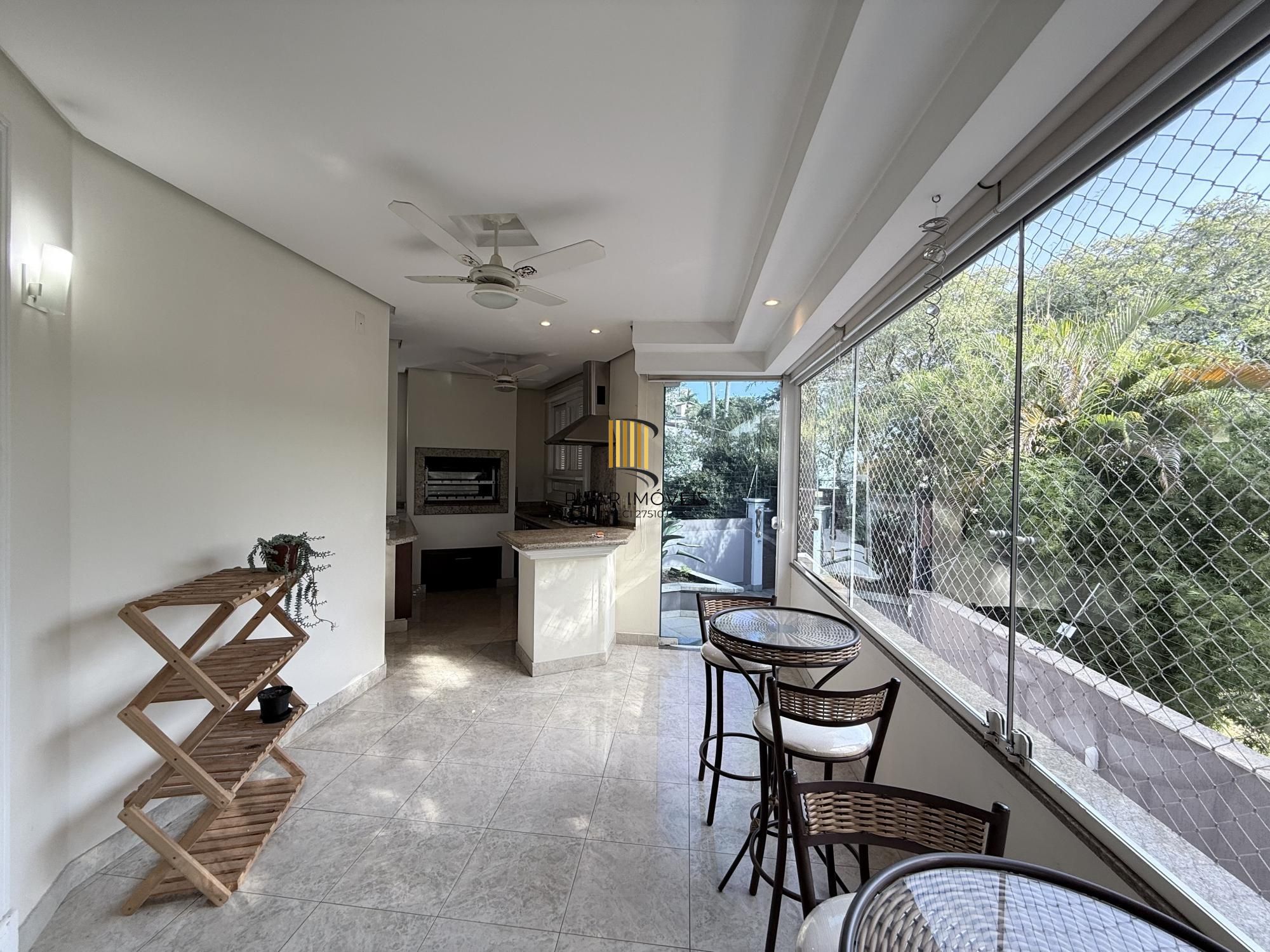 Casa 5 dormitórios no bairro Chácara das Pedras