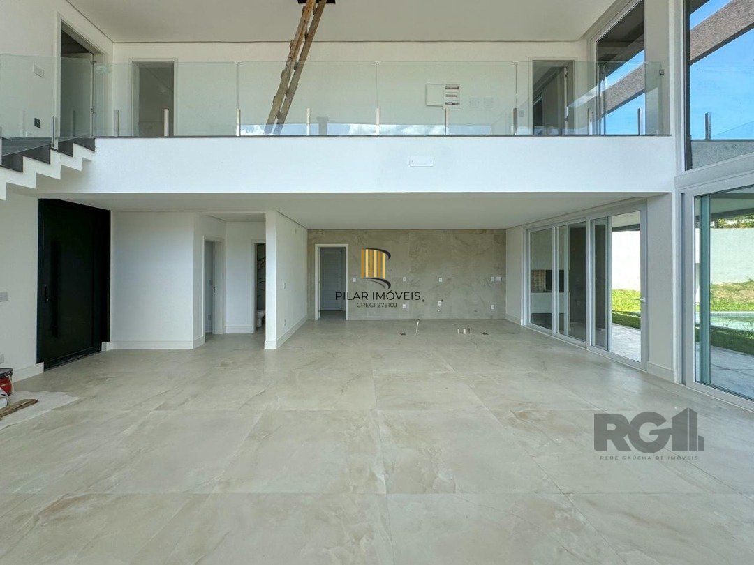 Casa Condominio para Venda - 300m², 4 dormitórios, sendo 4 suites, 2 vagas - Alphaville