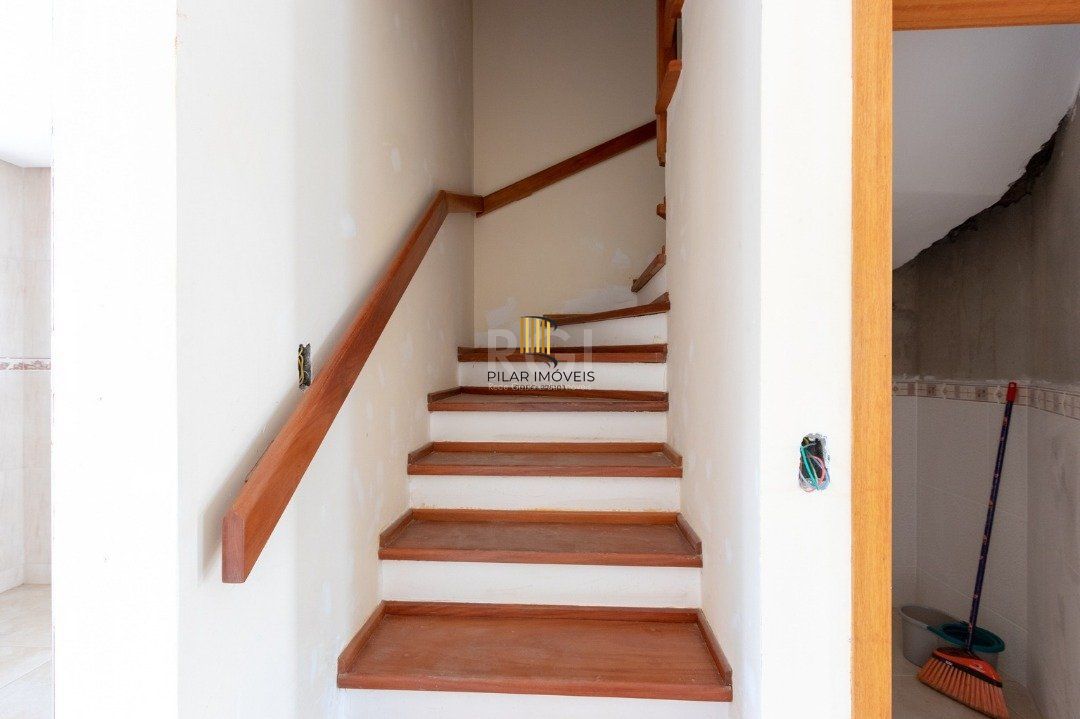 Casa para Venda - 115m², 3 dormitórios, sendo 1 suites, 2 vagas - Urubatã