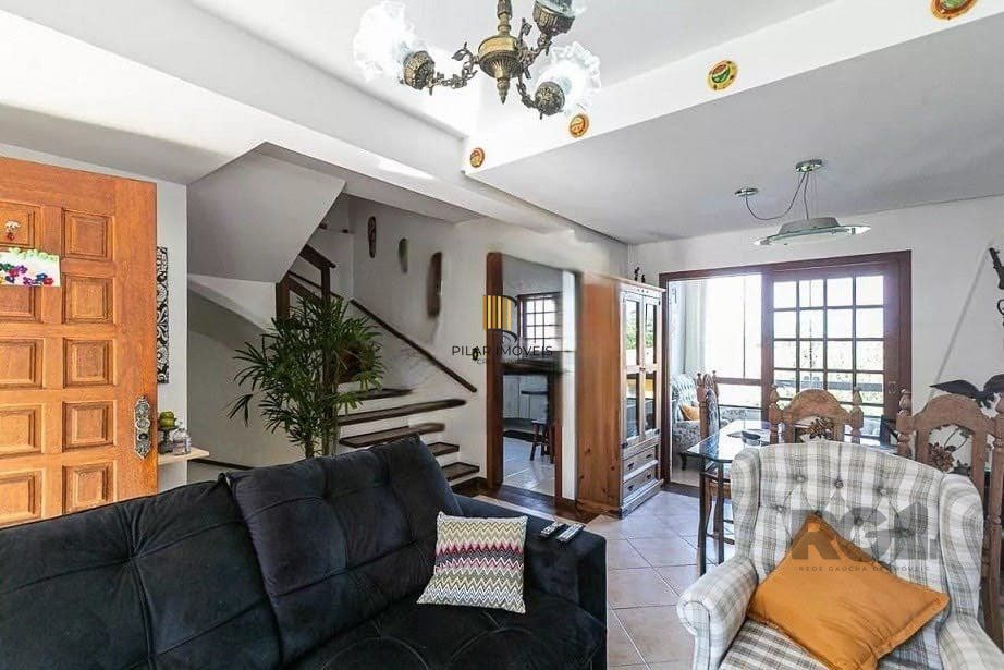 Casa com 161m² e 3 dormitórios com suíte, piscina no bairro Espírito Santo em PORTO ALEGRE
