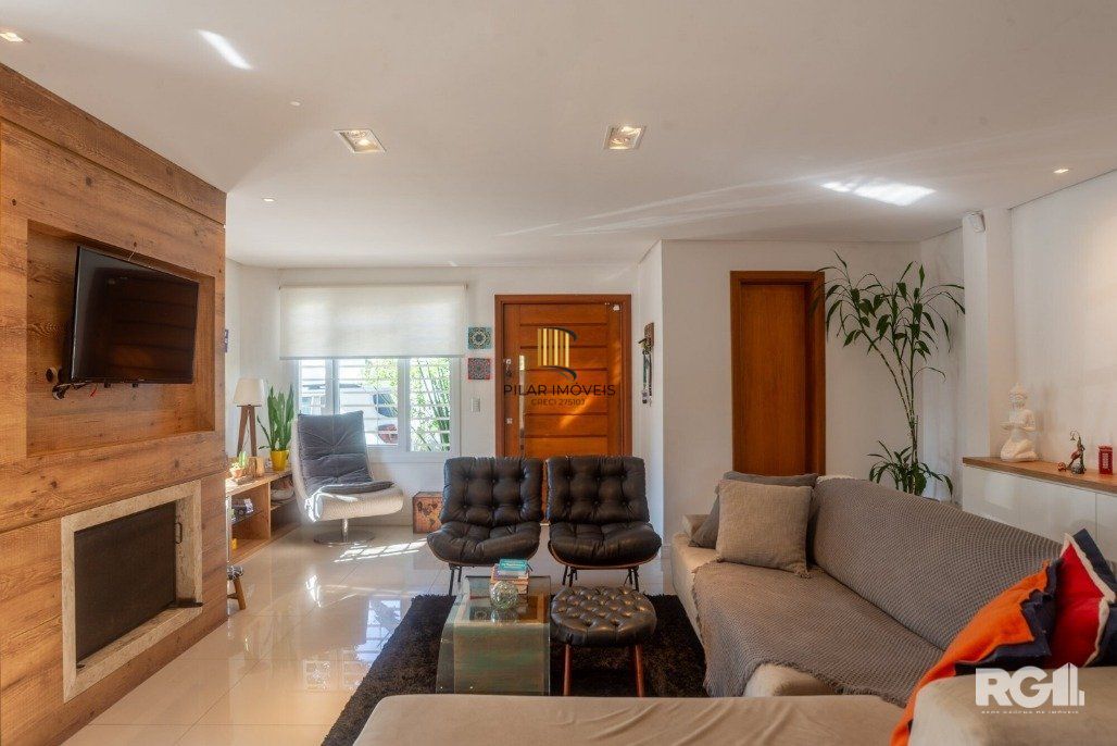 Casa, totalmente mobiliada, 3 dormitórios, 1 uma suíte com closet e sacada