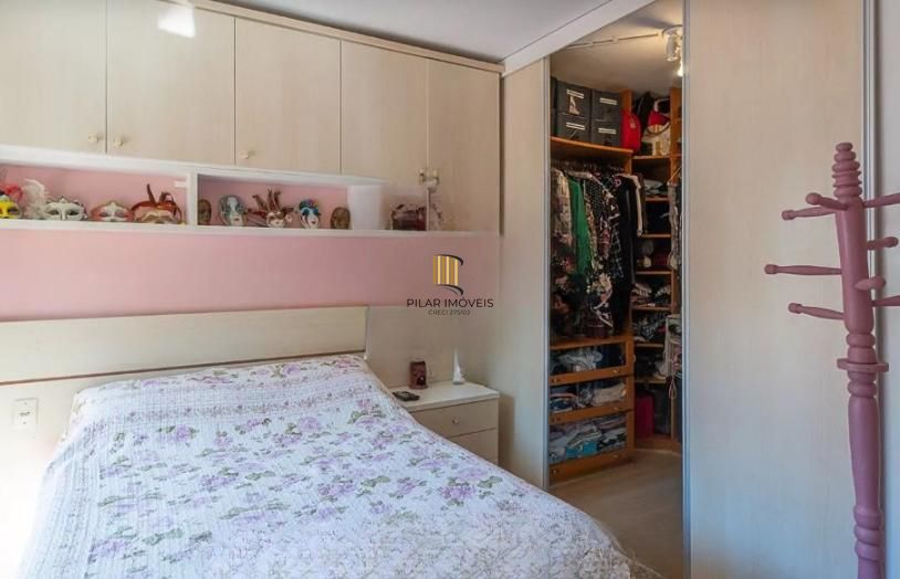 Linda casa com 3 dormitórios, sendo 1 Suíte, Sala Ampla no Condomínio de Ótima Localização