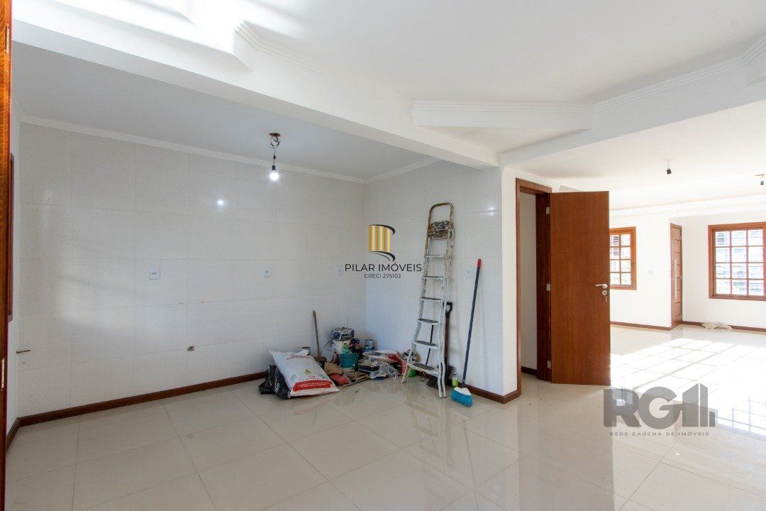 Casa para Venda - 120m², 3 dormitórios, sendo 1 suites, 1 vaga - Guarujá