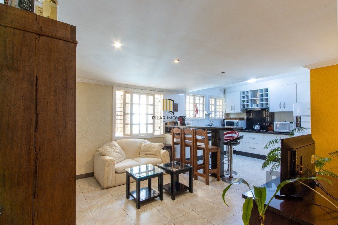 Casa para Venda - 254m², 4 dormitórios, sendo 3 suites, 5 vagas - Espirito Santo