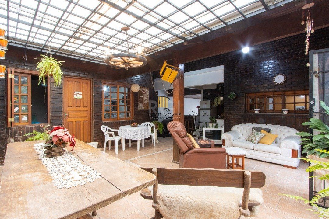 Casa 5 Dormitório(s) Bairro Tristeza