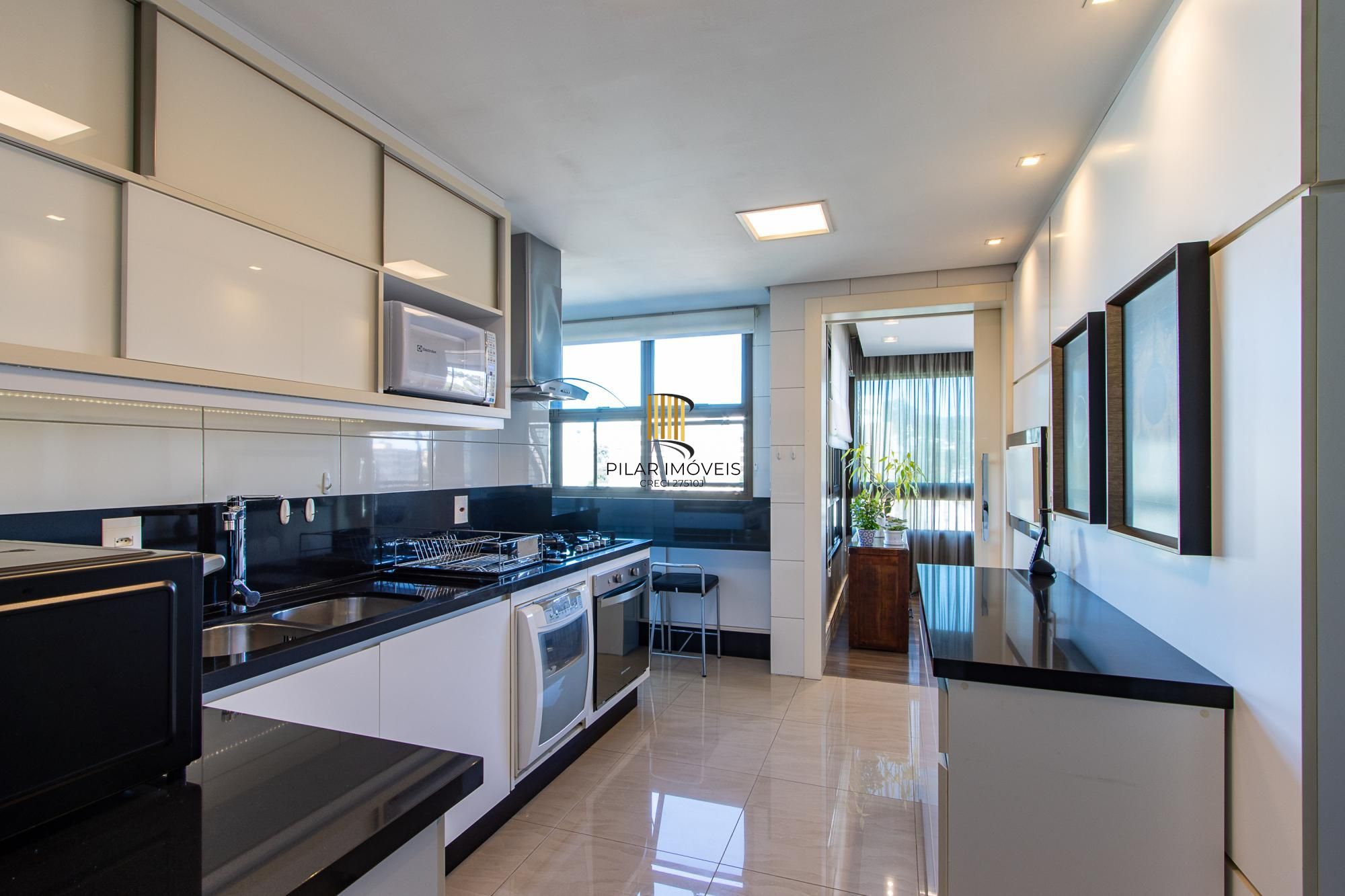 Excelente apartamento de 3 dormitórios, 1 suíte e 2 vagas no bairro Tristeza.