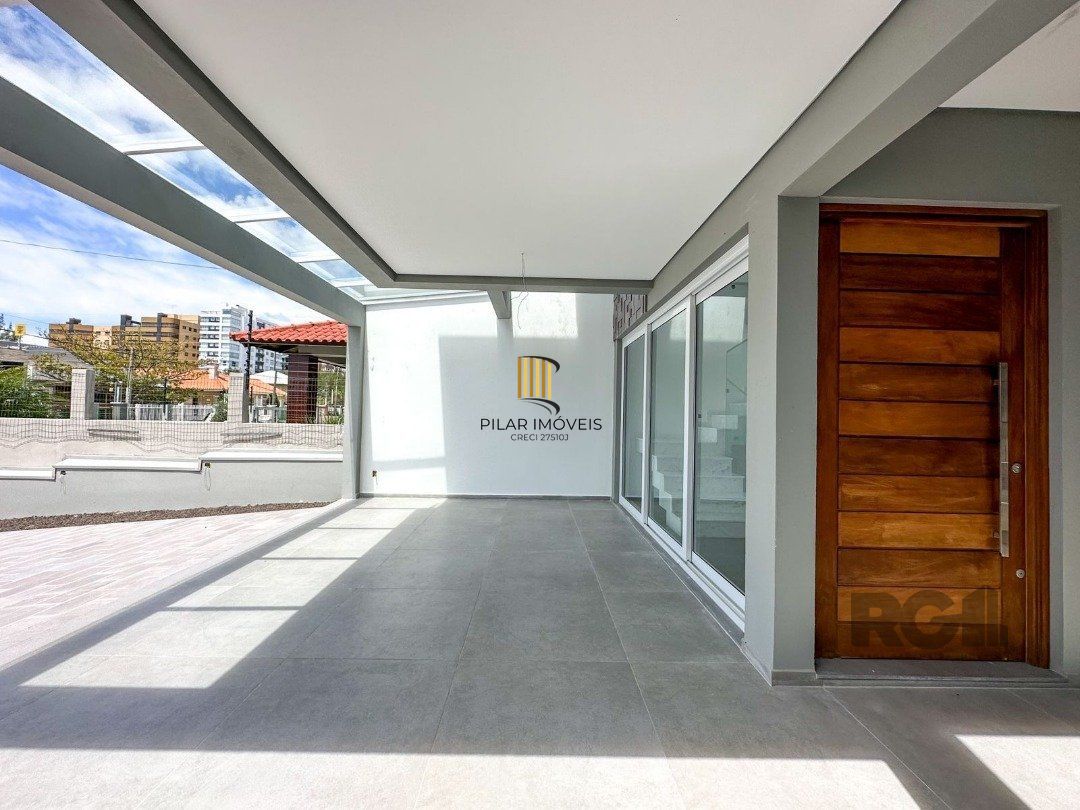 Casa 3 dormitórios no bairro Zona Nova