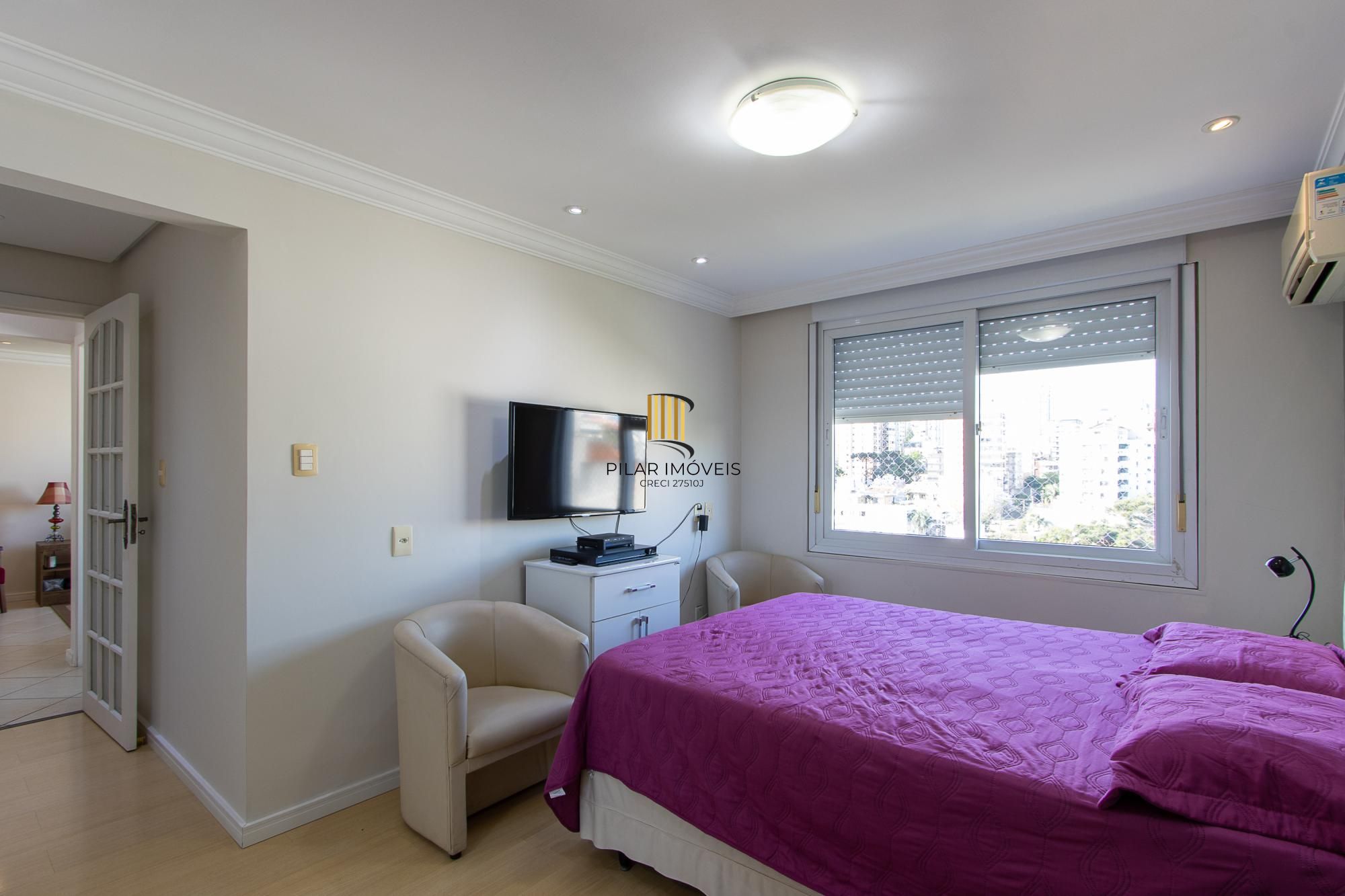 Cobertura com 2 dormitórios, incluindo 1 suíte.