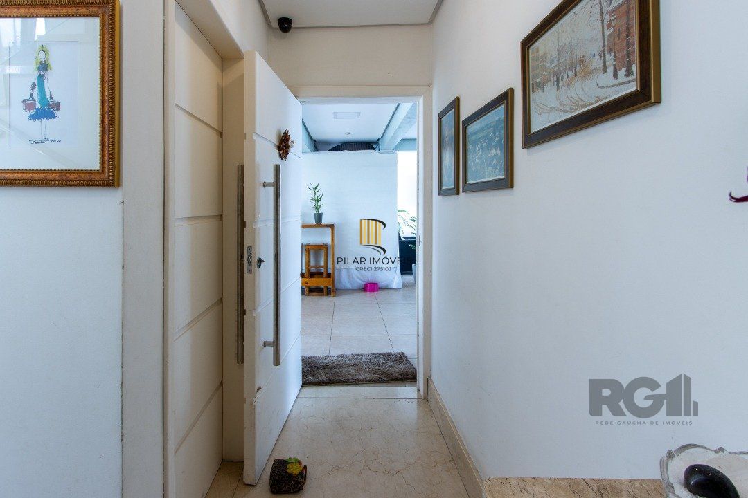 Casa em condominio . com 6 suites, sendo 3 suítes master com closet e hidro.