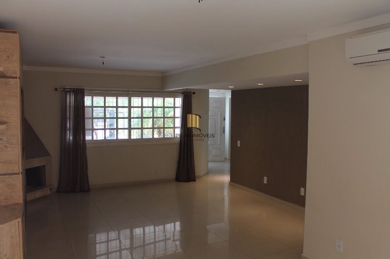 Casa para Venda - 220m², 3 dormitórios, sendo 1 suites, 4 vagas - Ipanema