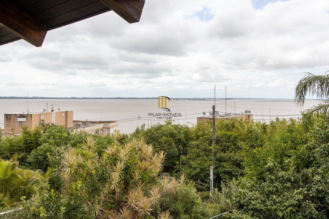 Sobrado com vista para Rio, 3 quartos, 2 suites, pátio, piscina, vaga para 4 carros - Bairro Vila Assunção