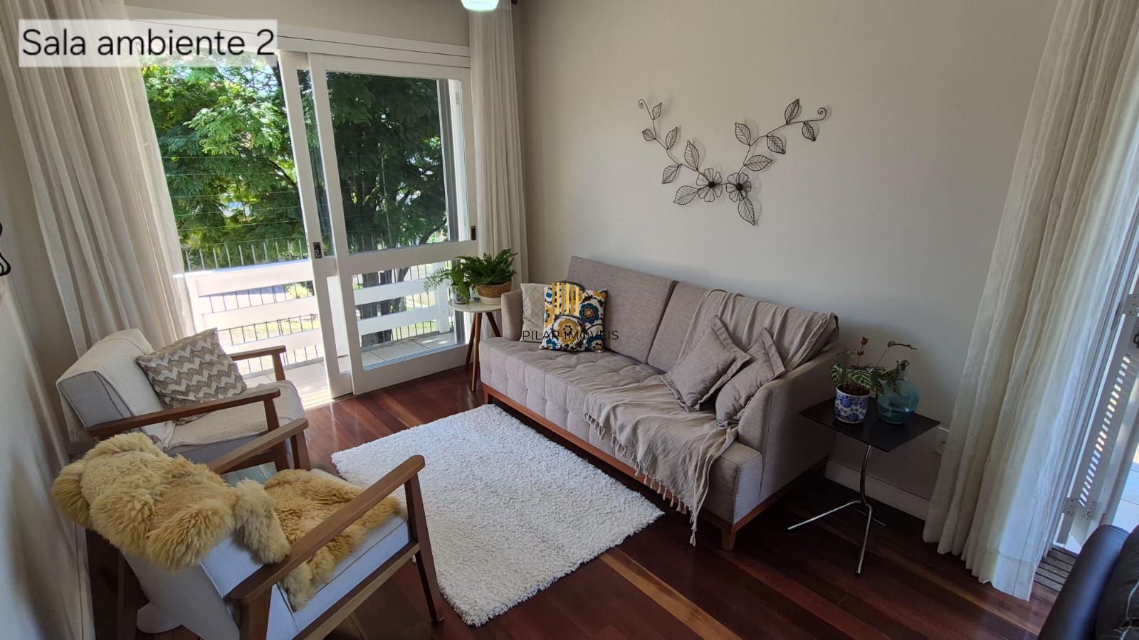 Excelente casa de 4 dormitórios, 1 suíte e 2 vagas em Novo Hamburgo.