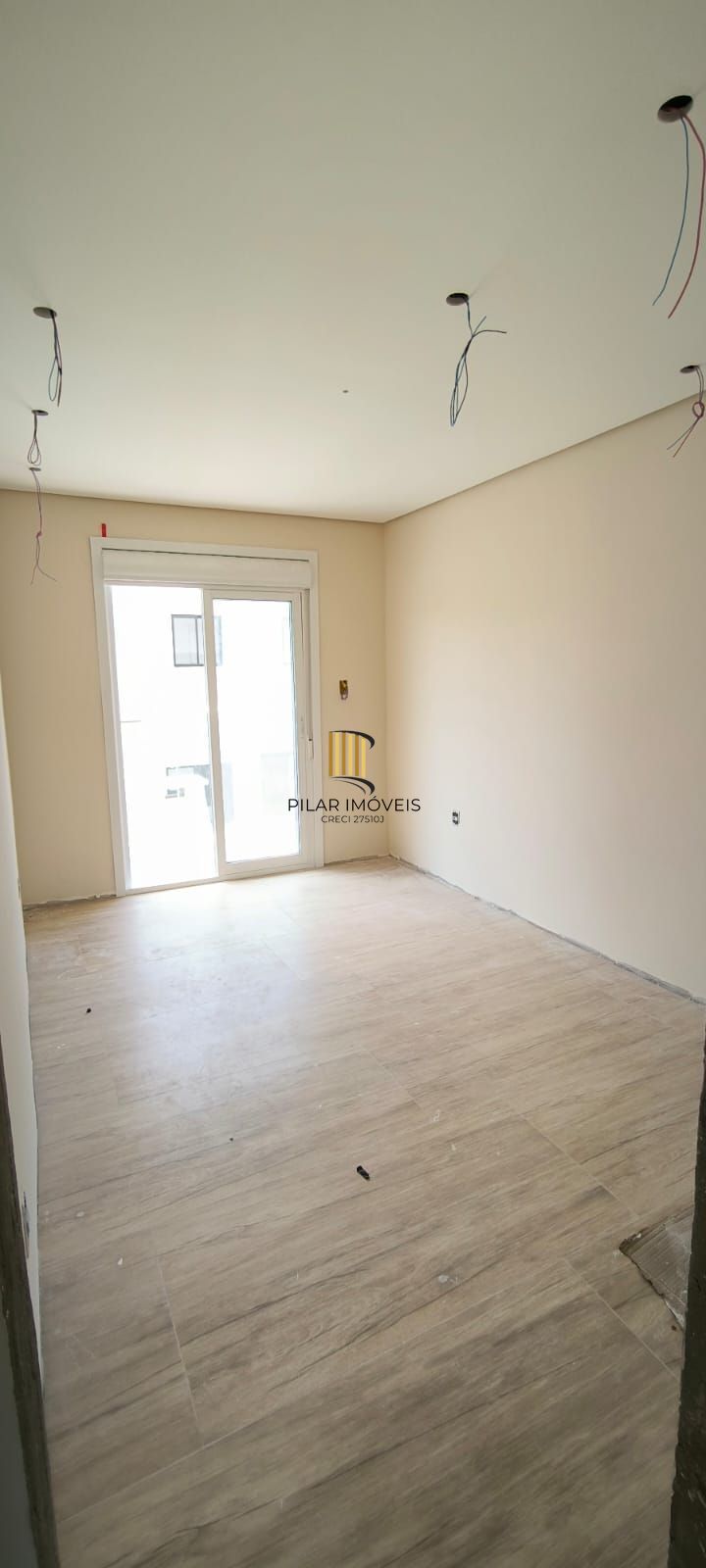 Casa em Condomínio à venda, bairro Campo Novo,  3 quartos (1 suite),  3 banheiros, 1 vaga