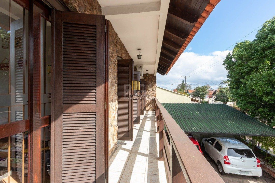 Casa para Venda - 300m², 5 dormitórios, 2 vagas - Cavalhada