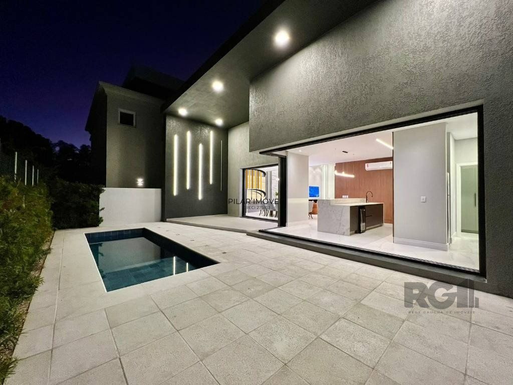 Casa térrea no Condomínio Velas da Marina com 4 suítes, piscina e 243m² privativos