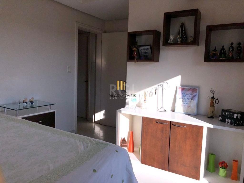 Casa de Condomínio 4 dormitórios no bairro Cavalhada