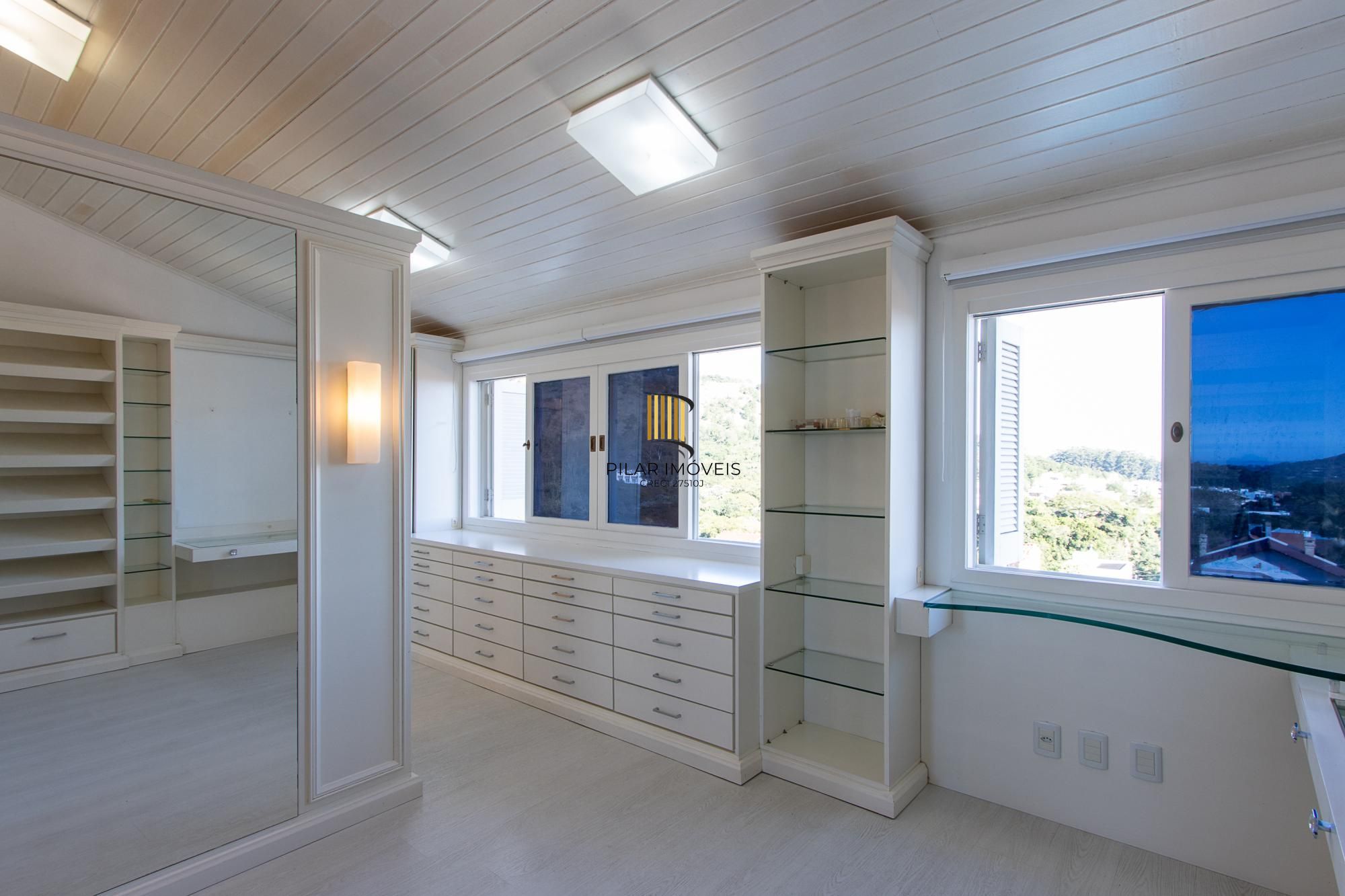 Casa com 4 dormitórios no Espírito santo