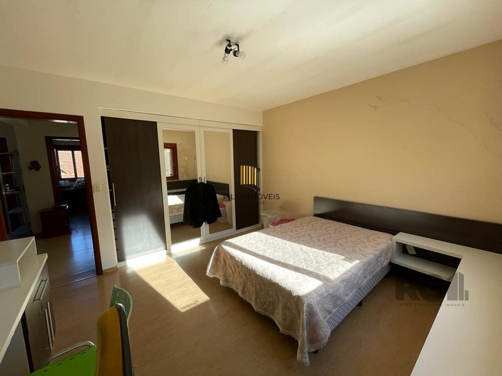 Casa de Condomínio 4 dormitórios no bairro Cavalhada