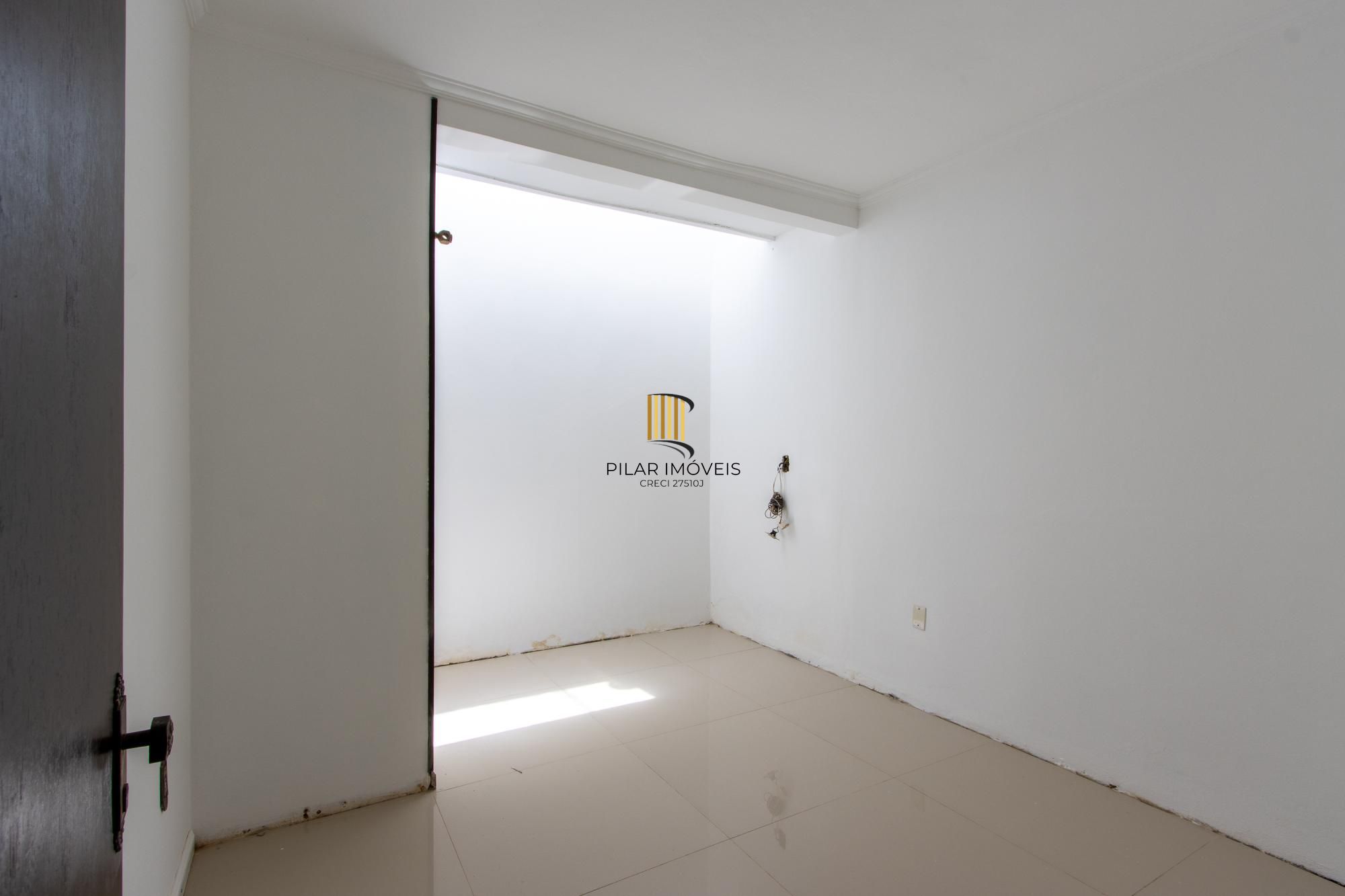 Casa Residencial à Venda no Bairro Guarujá, Porto Alegre, RS